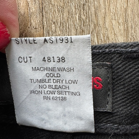 Guess Vintage Black Jean Shorts - Picture 3 of 6